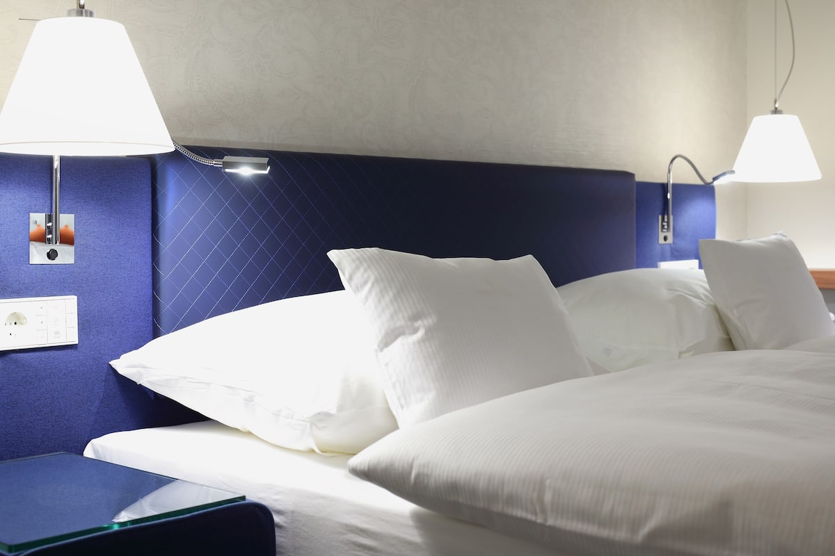 standard double room | premium bedding, in-room safe, desk, iron/ironing board