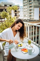 Familjesvit | Minibar, värdeförvaringsskåp på rummet, skrivbord och ljudisolering