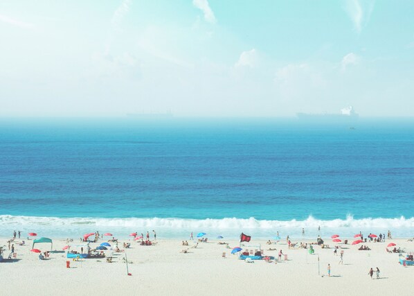 Plage à proximité, parasols, serviettes de plage