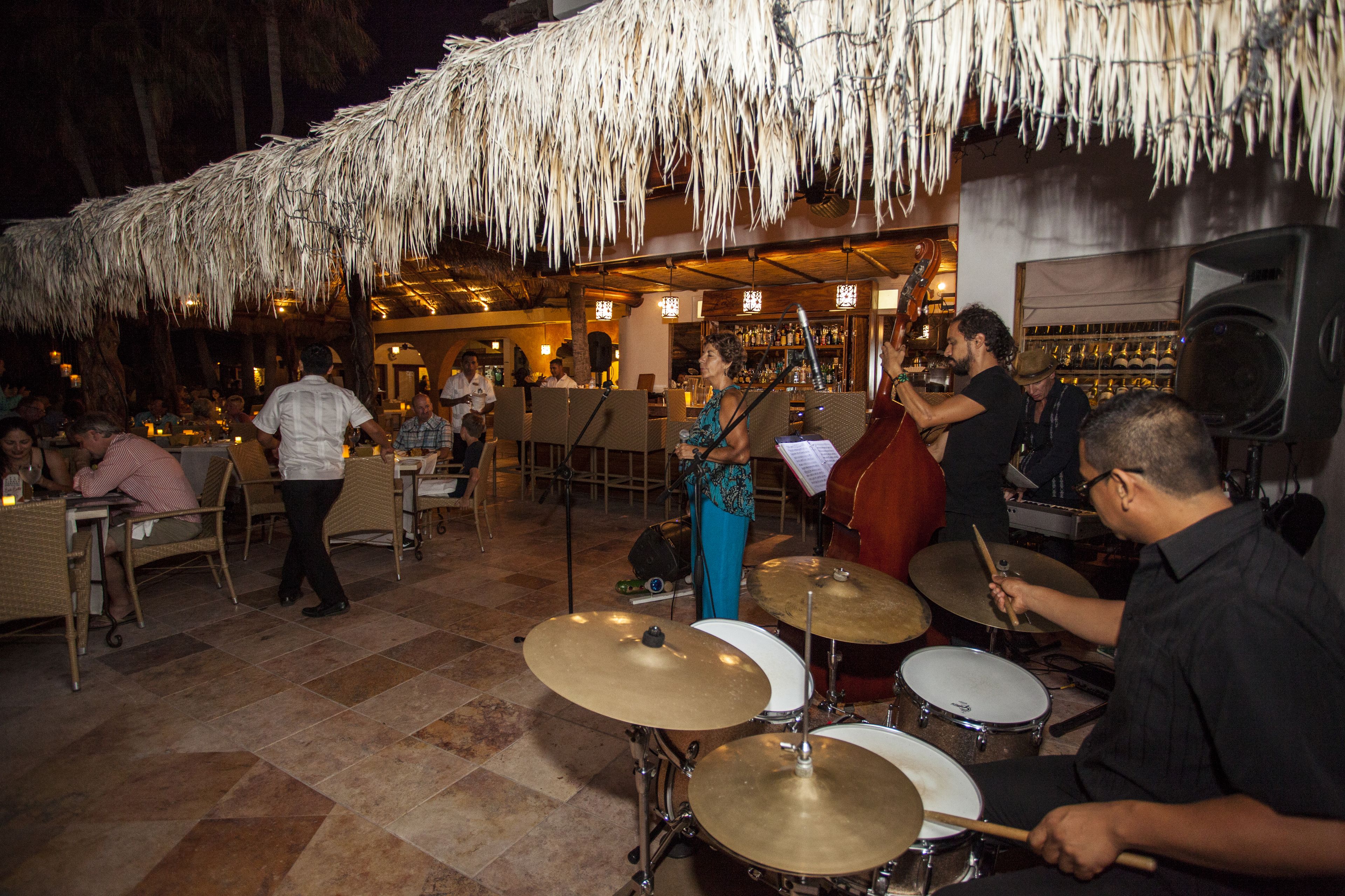 breakfast, lunch, dinner served; seafood, sea views