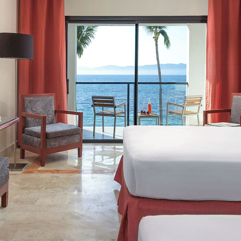 Premium Ocean Front | Free minibar, in-room safe, individually furnished, blackout drapes