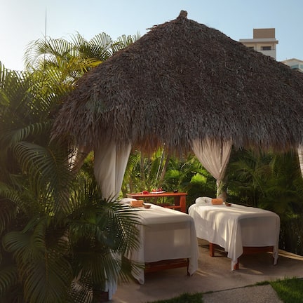 Couples treatment rooms, body treatments, aromatherapy