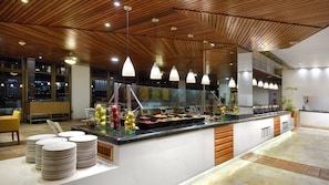 4 Restaurants, Frühstück, Mittagessen, Abendessen, internationale Küche