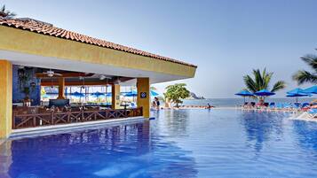 3 outdoor pools, pool loungers