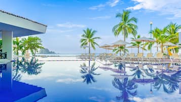 3 kolam renang terbuka, kerusi lepak pantai