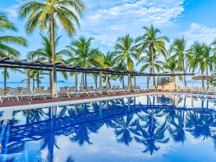 3 piscinas al aire libre, tumbonas