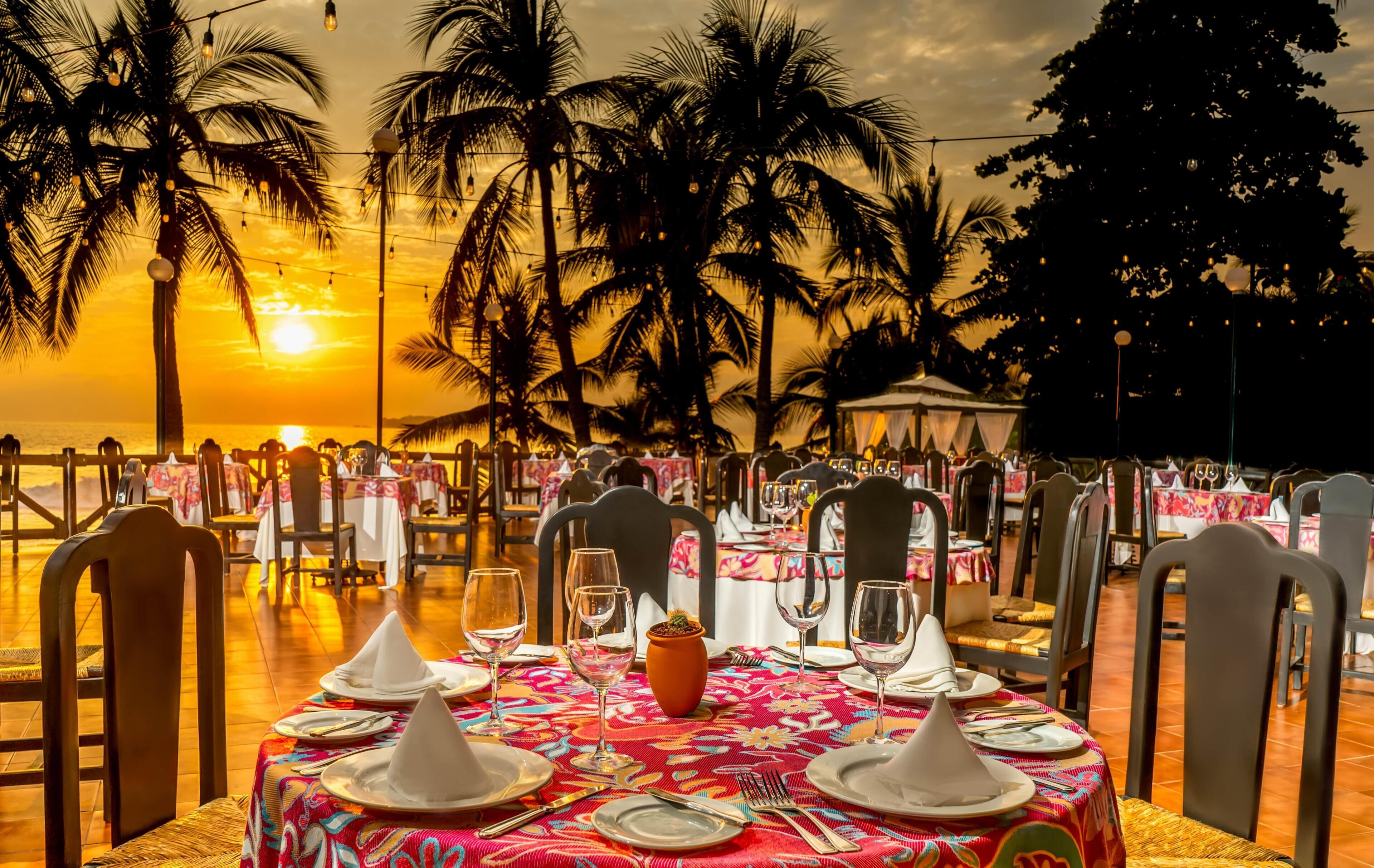 7 restaurants; breakfast, lunch and dinner served 