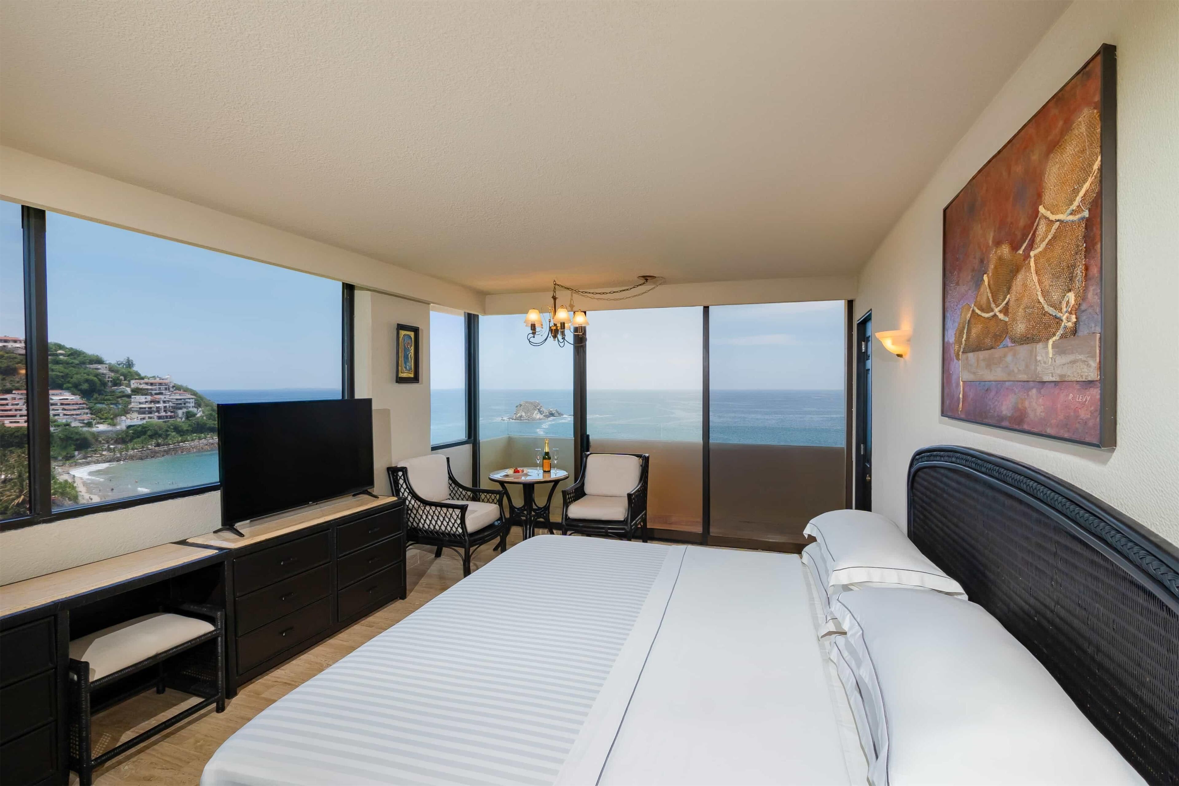 Premium bedding, free minibar, in-room safe, iron/ironing board