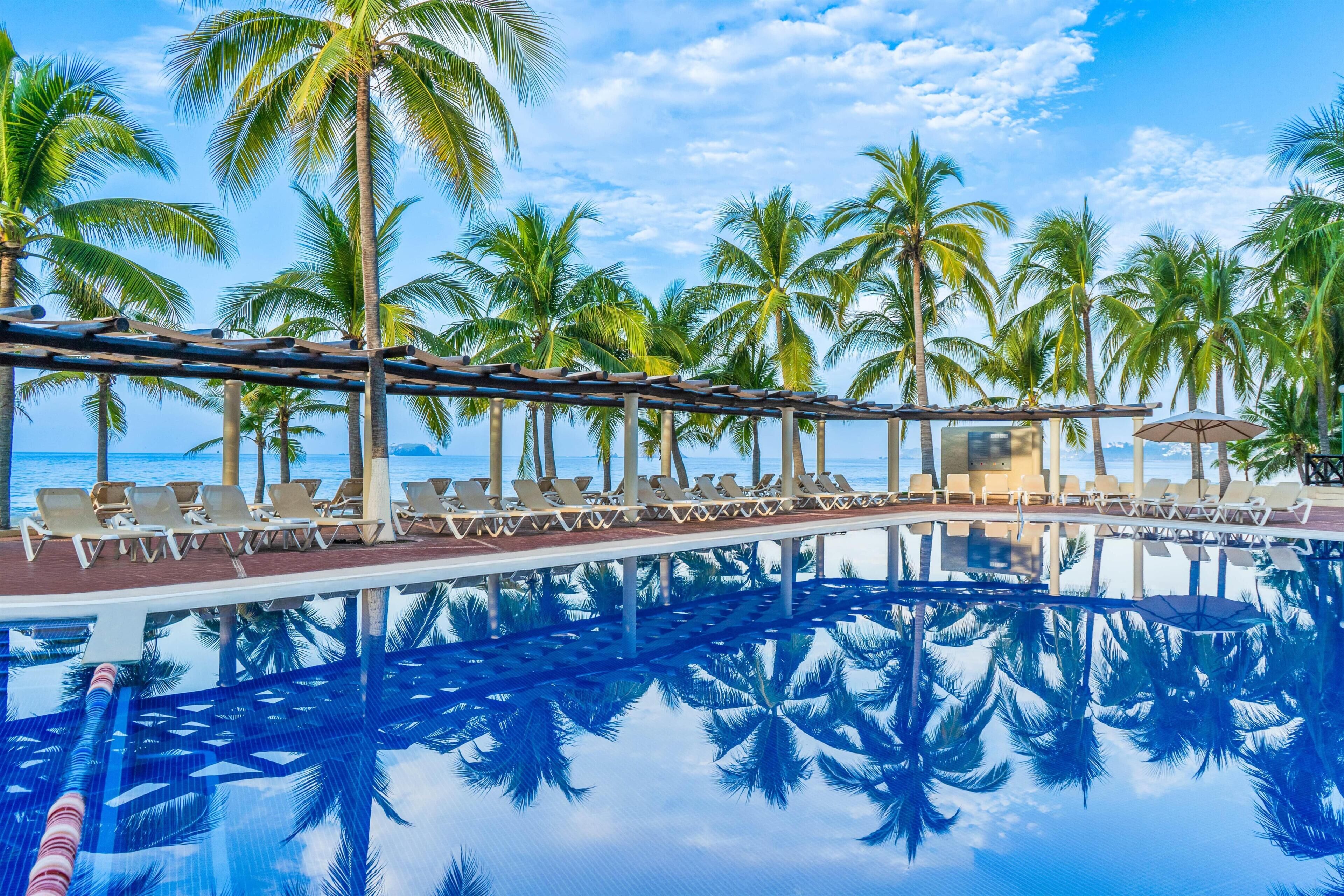 3 outdoor pools, sun loungers