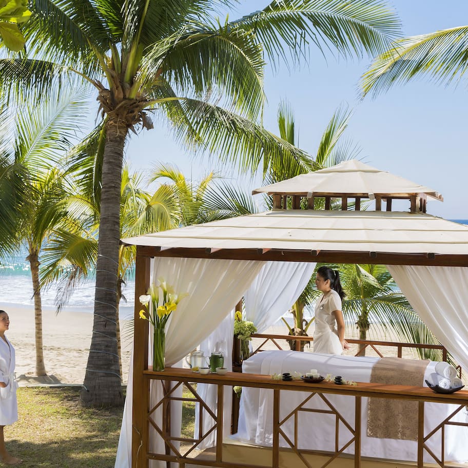 Sauna, steam room, body treatments, aromatherapy, hot stone massages