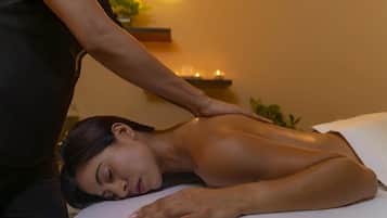 Sauna, Dampfbad, Körperbehandlungen, Aromatherapie, Warmsteinmassagen
