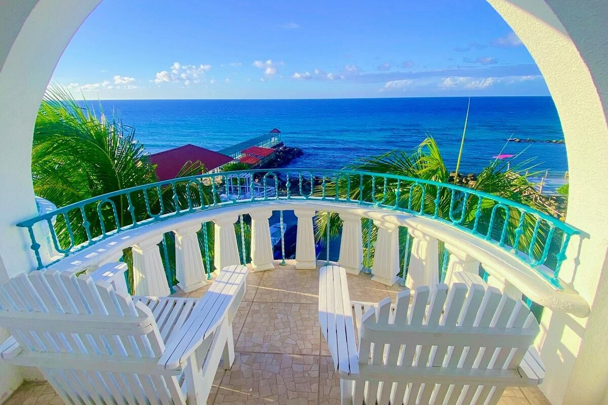 Junior Suite, 2 Bedrooms, Beach View (with Full- Time Nanny Service) | 고급 침구, 미니바, 객실 내 금고, 노트북 작업 공간
