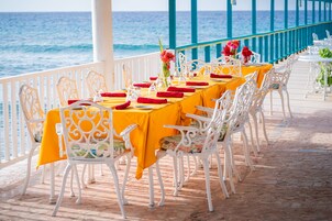 4 restaurantes; se sirven desayunos, almuerzos y cocina internacional 