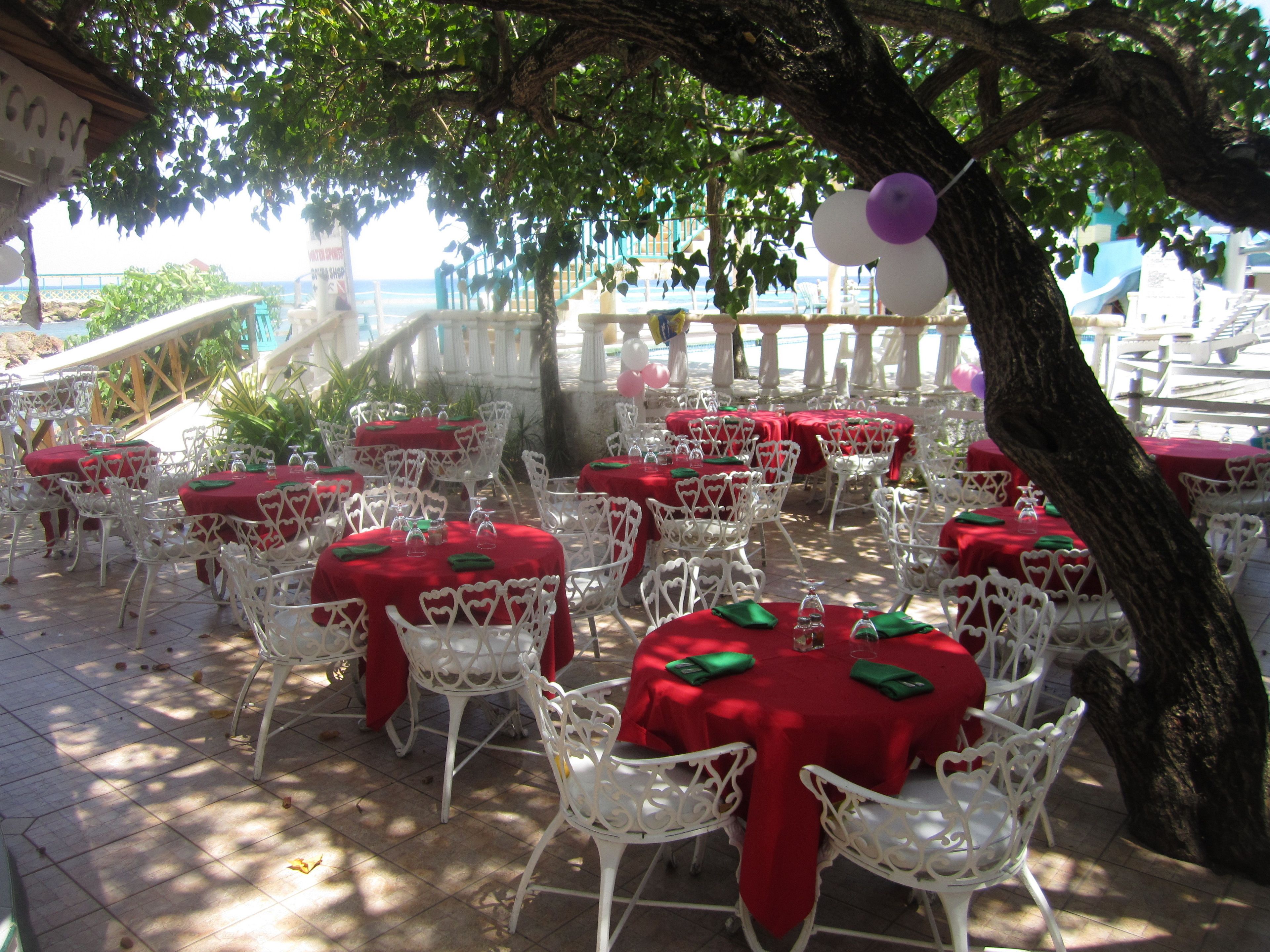 4 restaurants, breakfast, lunch, dinner served; international cuisine