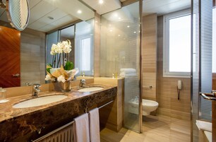 Suite | Bathroom
