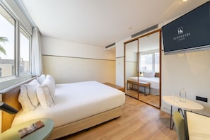 Suite | Minibar, in-room safe, desk, free WiFi