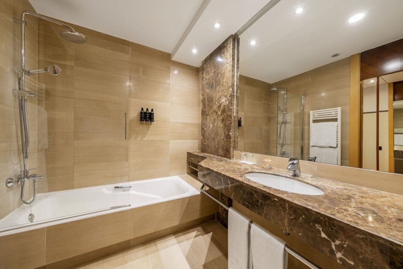 triple room | 2 bedrooms, minibar, in-room safe, desk