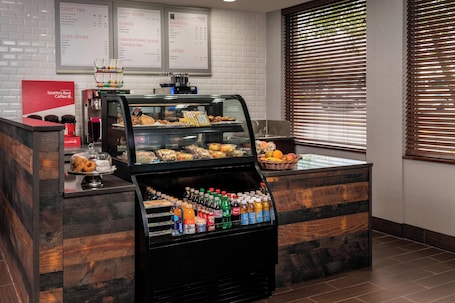 Restaurant. Four Points by Sheraton Boston Logan Airport Revere
