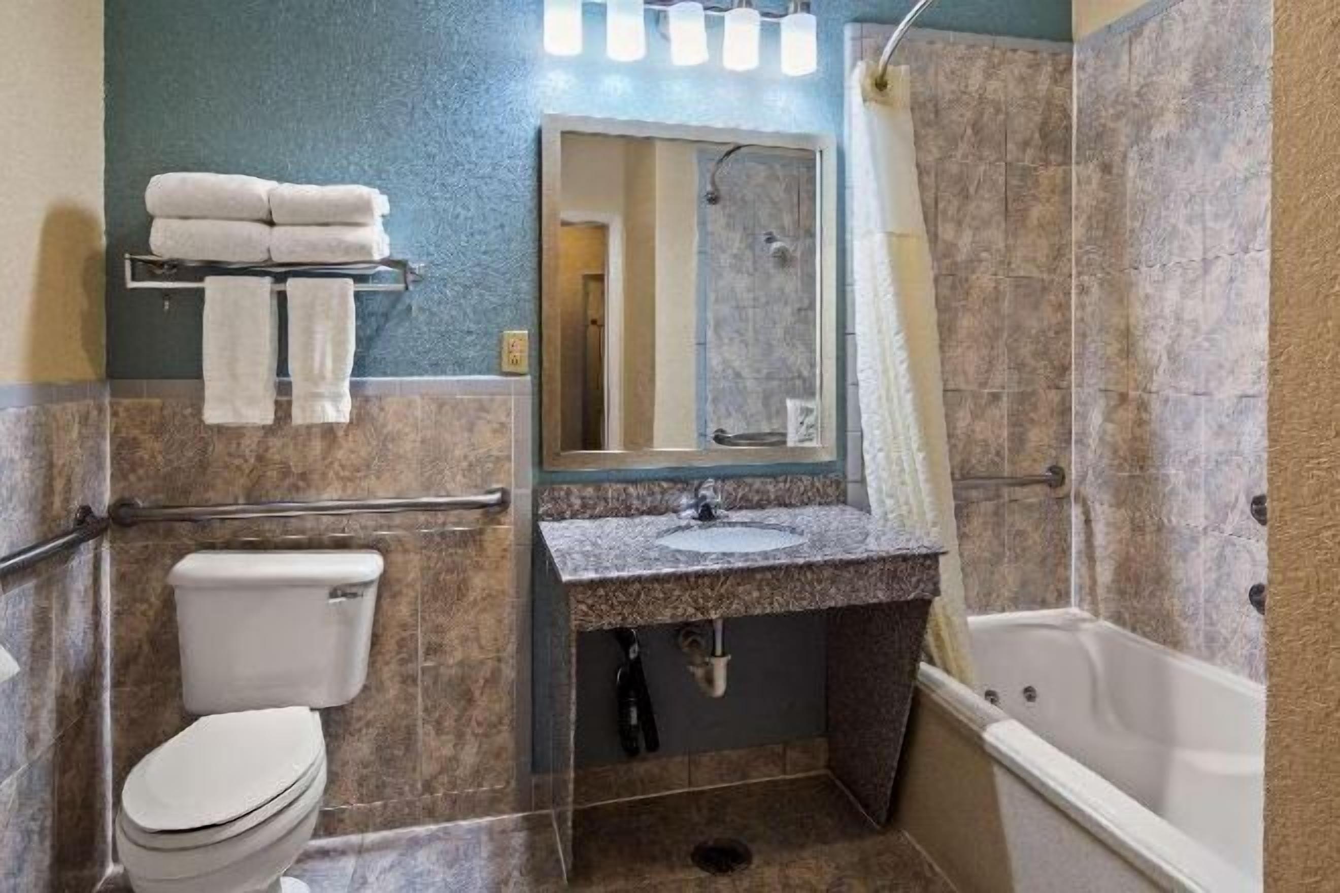 Bathroom | Free toiletries, hair dryer, towels