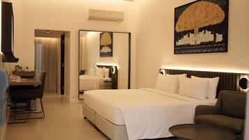 Kamar Premium, 2 Tempat Tidur Twin, Bebas Asap Rokok | Minibar, brankas, meja kerja, dan setrika/meja setrika