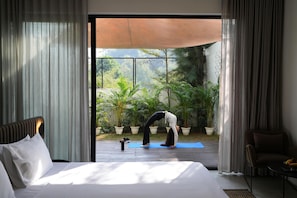 Suite, 1 King Bed, Non Smoking (with Sofabed)