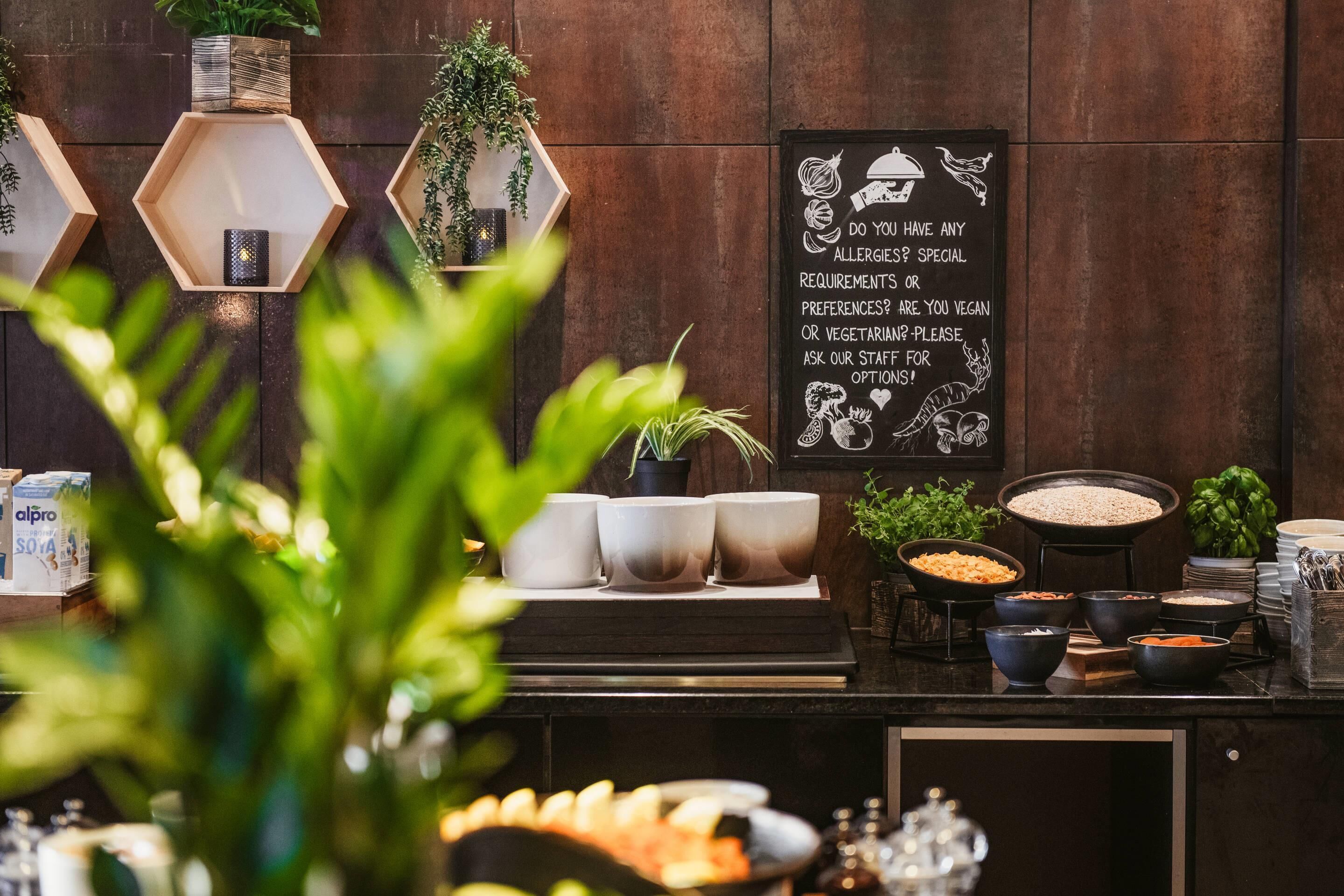 Free buffet breakfast on weekdays 