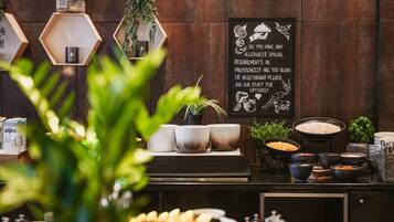 Free buffet breakfast on weekdays