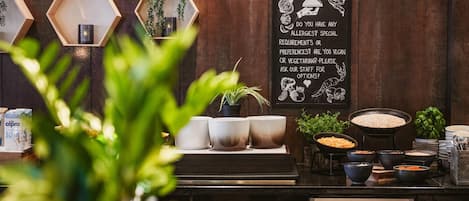 Free buffet breakfast on weekdays