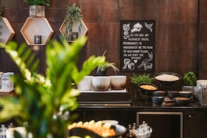 Free buffet breakfast on weekdays