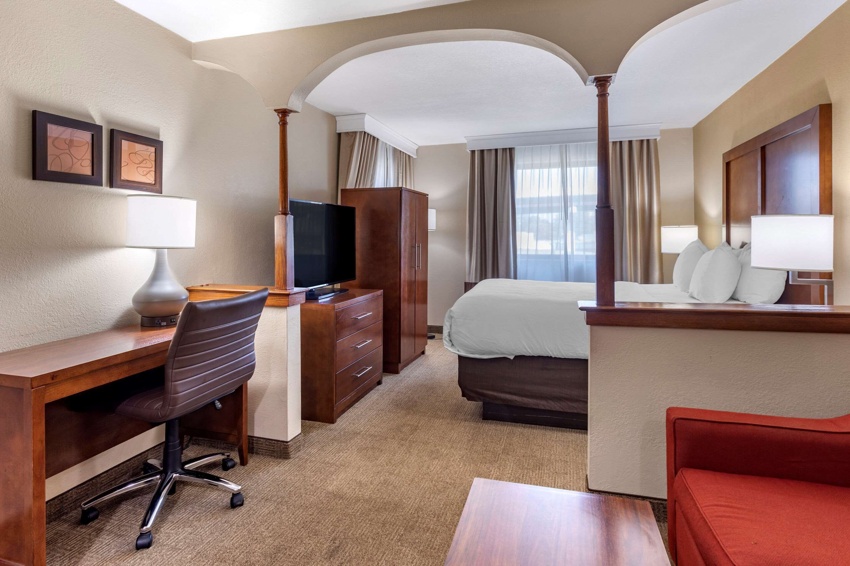 Suite, 1 Queen Bed with Sofa bed, Non Smoking | Hypo-allergenic bedding available, desk, laptop workspace