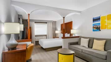 Suite, 1 Queen Bed with Sofa bed, Non Smoking