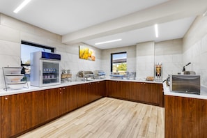 Free daily buffet breakfast - Comfort Inn Nashville West (Nashville)