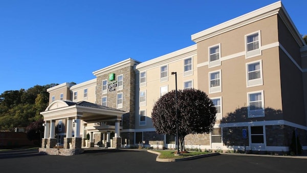 Holiday Inn Express Hotel & Suites Danbury - I-84 By Ihg - Danbury, CT