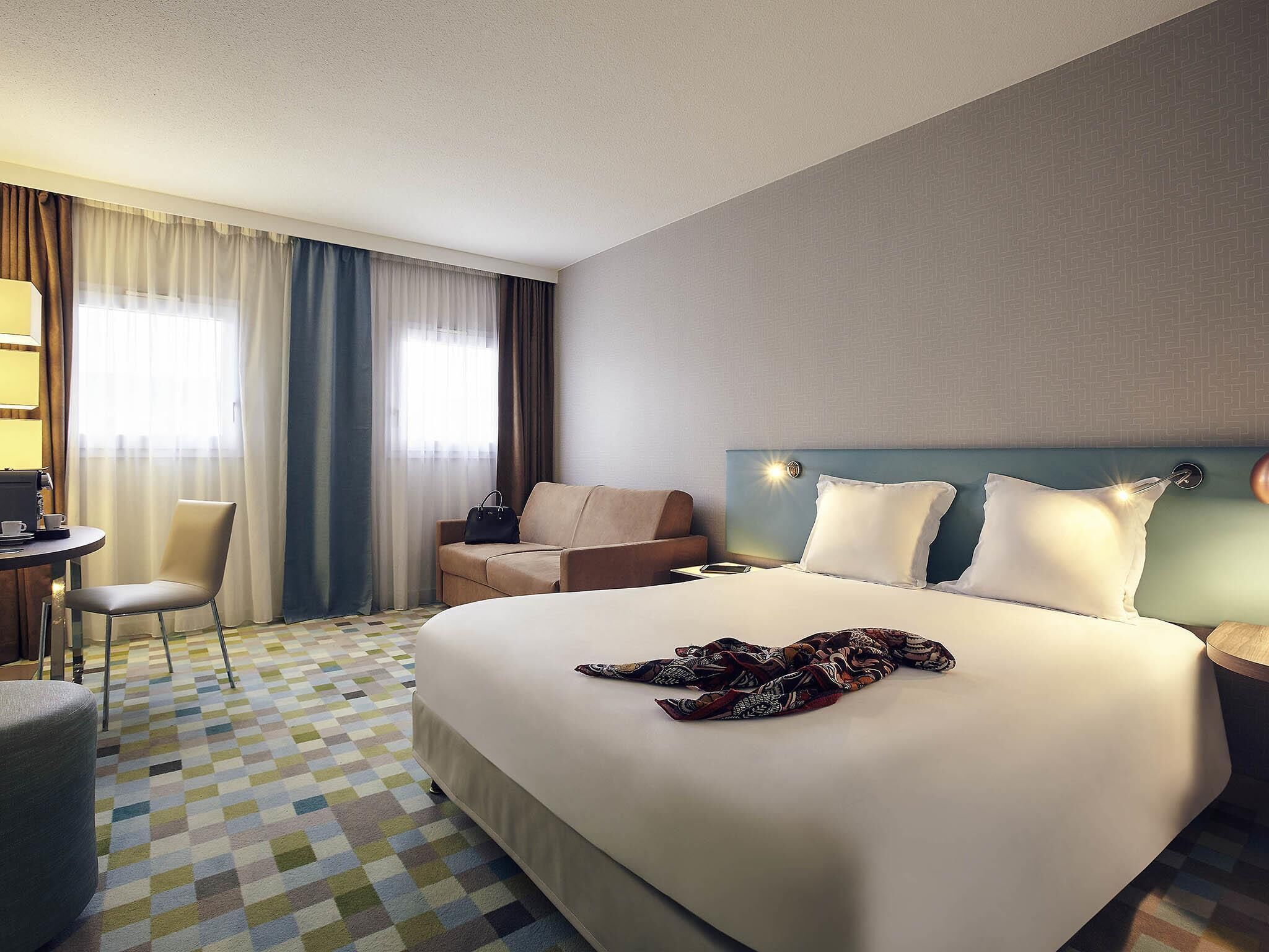 Camera familiare, letti multipli | Cassaforte in camera, una scrivania, insonorizzazione