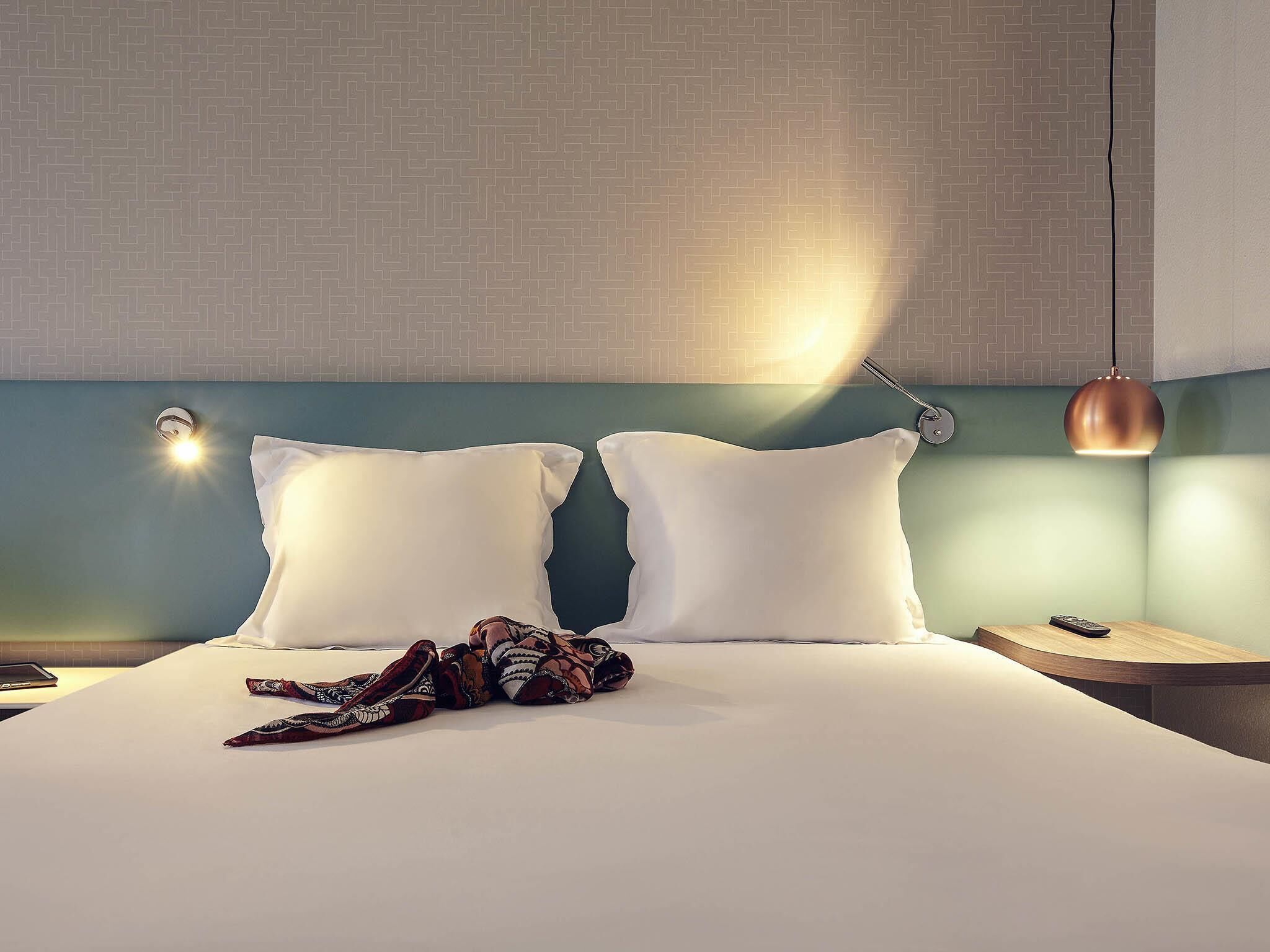 Klassieke kamer, 1 tweepersoonsbed | Een kluis op de kamer, een bureau, geluiddichte muren, gratis babybedden