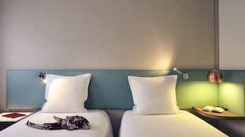 Habitación clásica con 2 camas individuales, 2 camas individuales | Caja de seguridad en la habitación, escritorio y insonorización