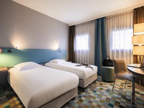 Classic Twin Room, 2 Single Beds | In-room safe, desk, soundproofing, free cots/infant beds - Hotel Mercure Marne la vallée Bussy St. Georges (Bussy-Saint-Georges)