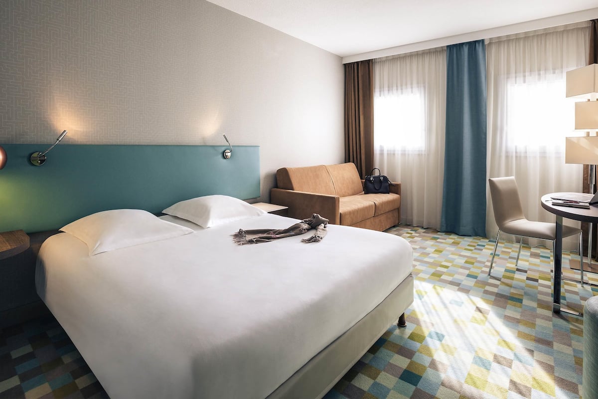 In-room safe, desk, soundproofing, free cots/infant beds