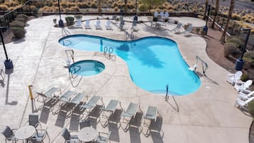 Außenpool, Liegestühle