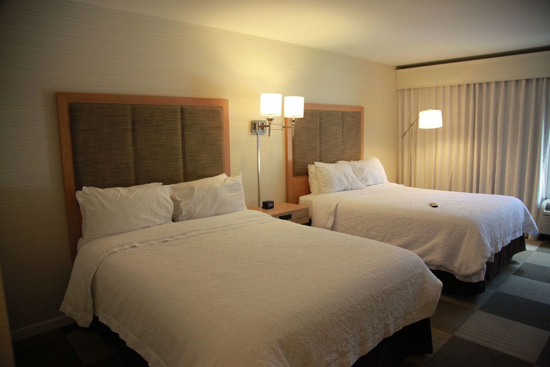 Premium bedding, desk, iron/ironing board, free WiFi