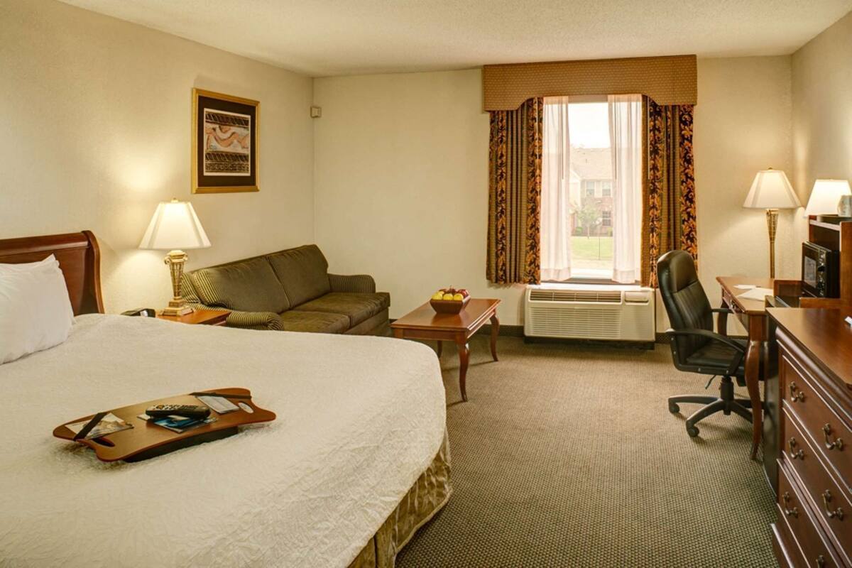 Premium bedding, desk, iron/ironing board, free WiFi