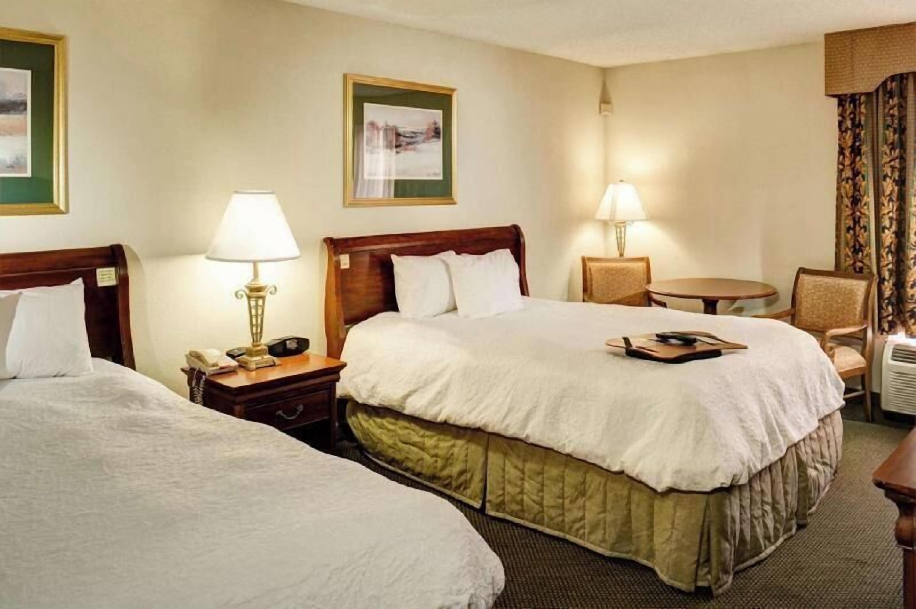 Premium bedding, desk, iron/ironing board, free WiFi