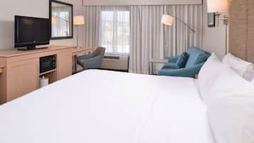 Premium bedding, desk, iron/ironing board, free WiFi