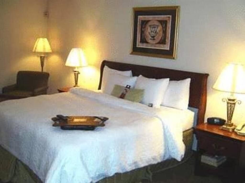 Premium bedding, desk, iron/ironing board, free WiFi