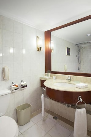 Combined shower/bathtub, free toiletries, hair dryer, bathrobes