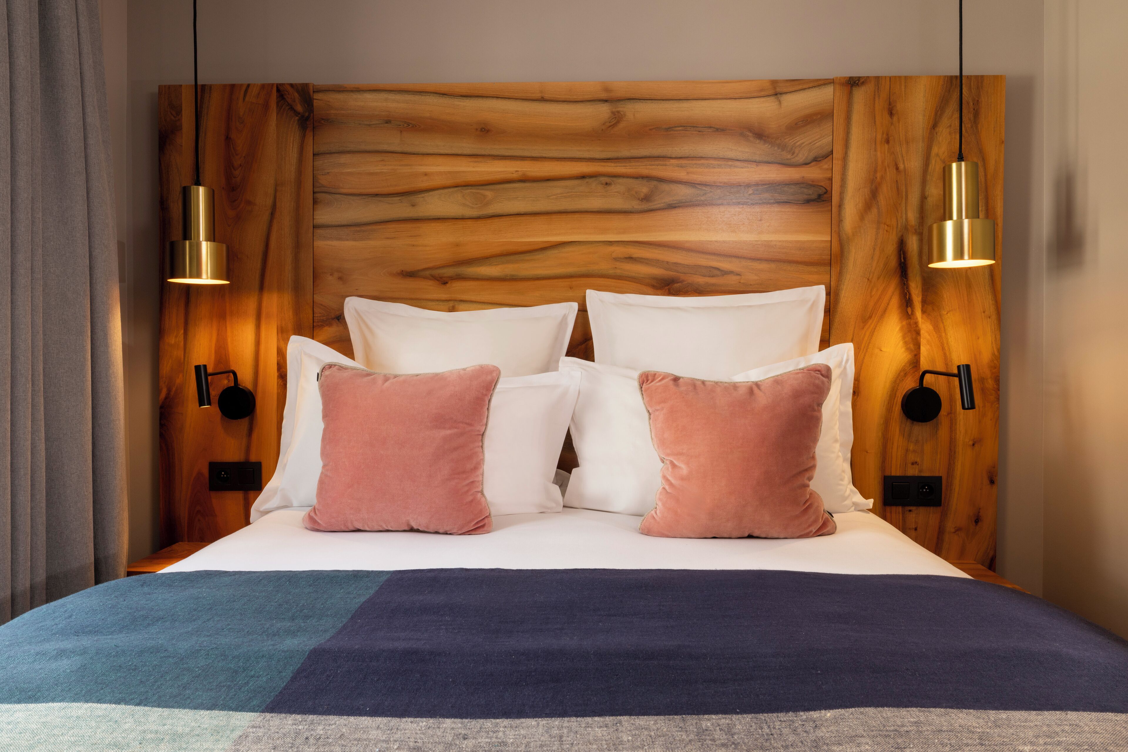 standard double room | premium bedding, in-room safe, desk, blackout curtains