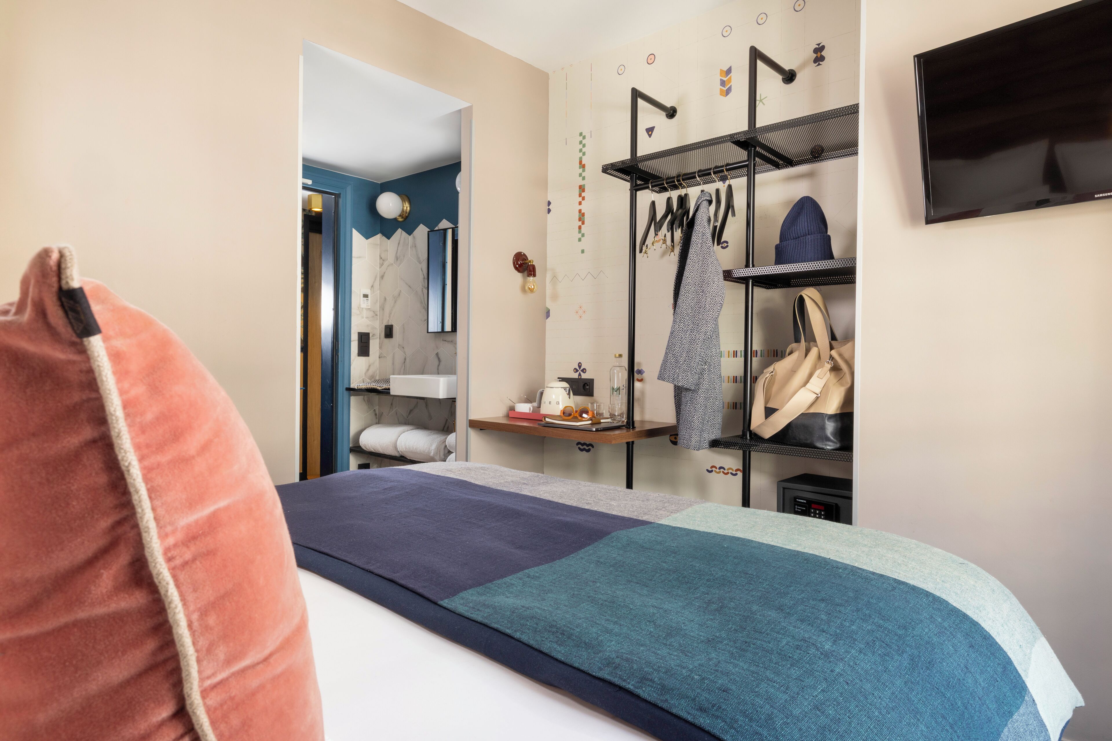 standard double room | premium bedding, in-room safe, desk, blackout curtains