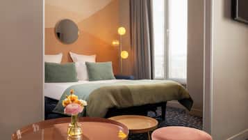 Junior Suite | Premium bedding, in-room safe, desk, blackout drapes