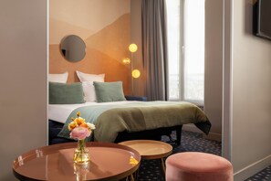 Junior Suite | Premium bedding, in-room safe, desk, blackout drapes