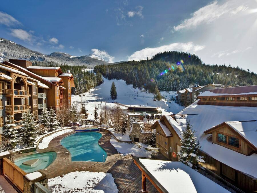 Outdoor pool, open 9:00 AM to 11:00 PM, pool loungers